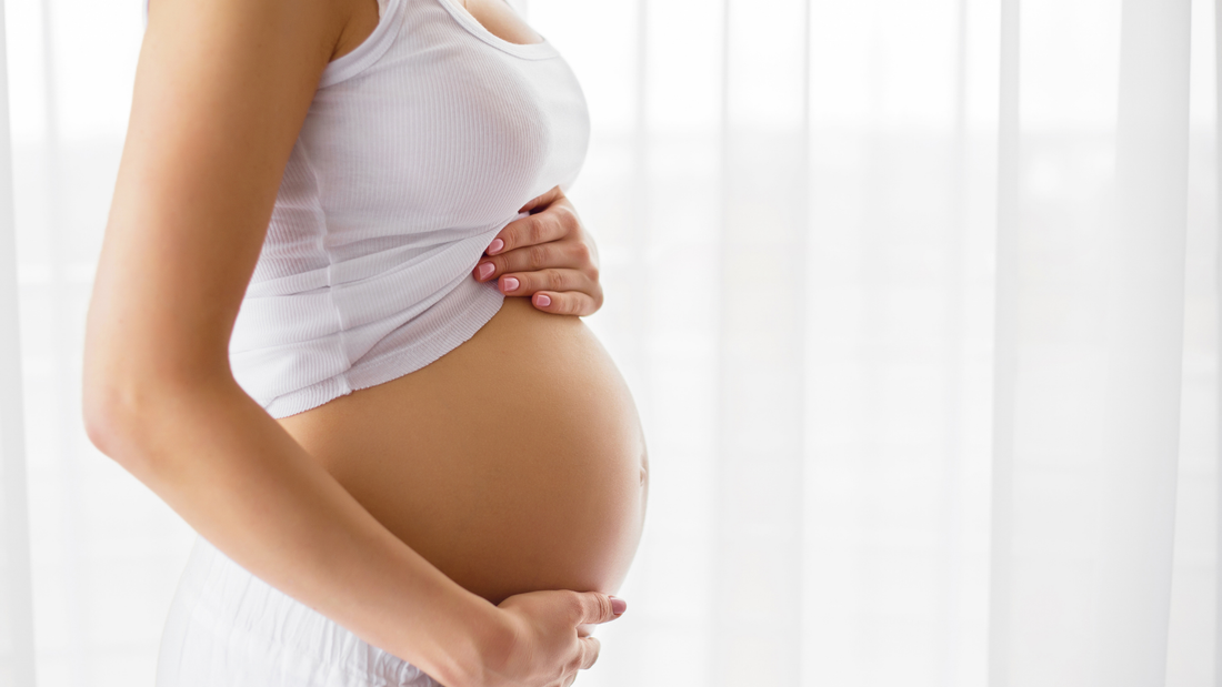 pregnant women holding belly